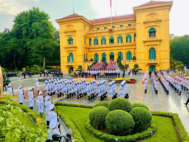 Tổng Bí thư Nguyễn Phú Trọng và Tổng thống Joe Biden duyệt Đội danh dự Quân đội nhân dân Việt Nam.