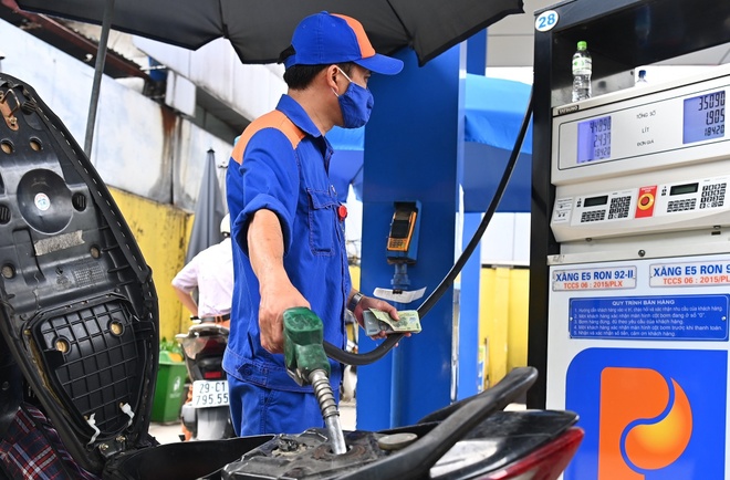 Hiện giá dầu diesel tăng 410 đồng/lít lên 23.055 đồng/lít.