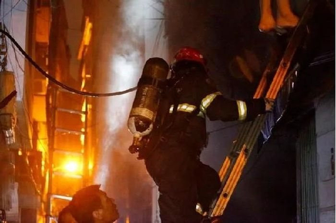 Lực lượng chữa cháy cứu hộ ngay trong đêm