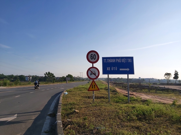 Tuyến đường tránh QL.32C từ thành phố Việt Trì đi cầu Phong Châu tiềm ẩn nhiều ngu cơ gây mất an toàn giao thông.
