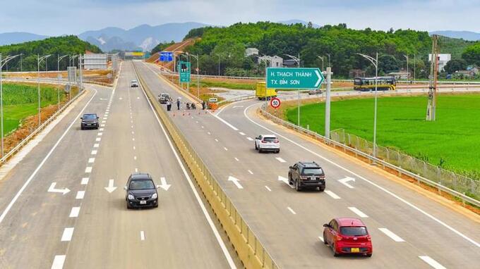 Tỉnh Quảng Ninh đề xuất cho phép thu phí bảo trì đường bộ qua xăng dầu nhưng Bộ Tài chính không đồng ý