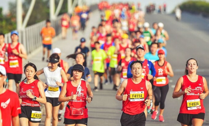 Ngày 7/10/2023 giải chạy bắt đầu được diễn ra với đường chạy trẻ em Kids Run. Thời gian xuất phát dự kiến 8h00 ngày 7/10/2023 tại phố Lê Thái Tổ, quận Hoàn Kiếm, Thành phố Hà Nội. Ngày 8/10/2023 tổ chức giải marathon quốc tế Hà Nội VPBank