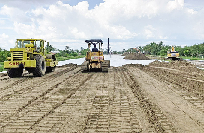 Cao tốc Cao Lãnh - An Hữu dài khoảng 27,43km, điểm đầu giao với tuyến cao tốc Mỹ An - Cao Lãnh tại huyện Cao Lãnh, tỉnh Đồng Tháp và điểm cuối giao với tuyến cao tốc Trung Lương - Mỹ Thuận tại huyện Cái Bè, tỉnh Tiền Giang