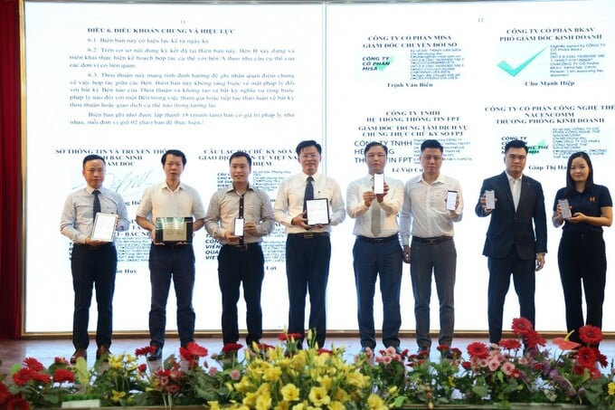 Ký kết thỏa thuận hợp tác giữa Sở Thông tin và Truyền thông với Câu lạc bộ chữ ký số và giao dịch điện tử Việt Nam, các tổ chức cung cấp dịch vụ chứng thực chữ ký số công cộng.