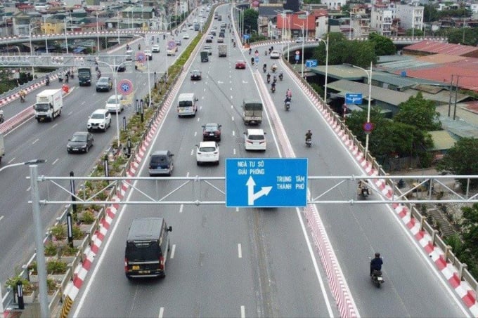 Sở GTVT Hà Nội vừa ban hành phương án phân luồng tổ chức giao thông trên cầu Vĩnh Tuy mới (cầu Vĩnh Tuy giai đoạn 2) và cầu Vĩnh Tuy cũ (cầu Vĩnh Tuy giai đoạn 1). Thời gian có hiệu lực từ ngày 18/10/2023