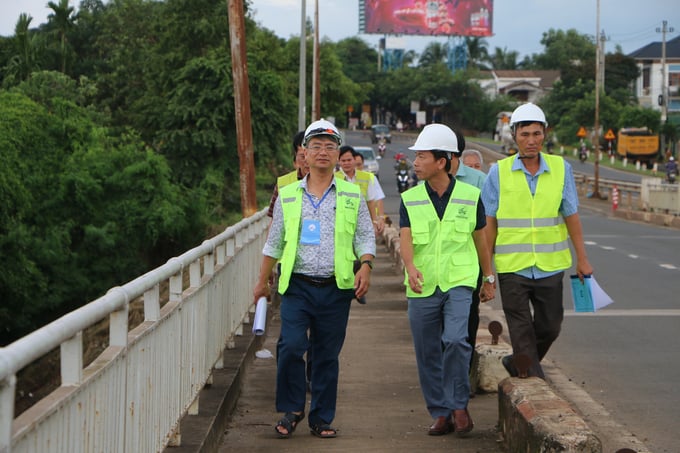 Đoàn công tác kiểm tra cầu Sêrêpốk, Đắk Lắk