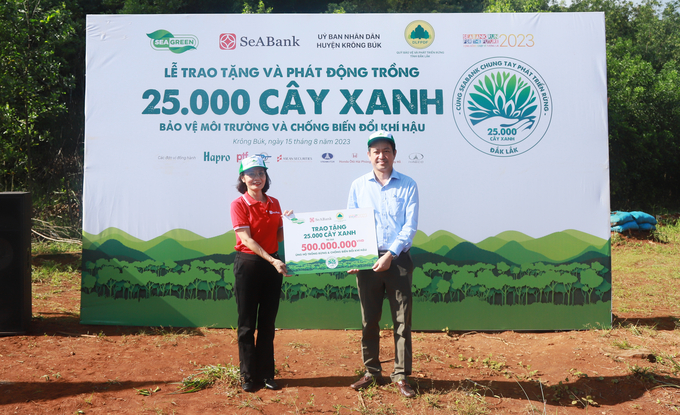Tháng 8/2023, Quỹ SeAGreen của SeABank đã trao tặng 25.000 cây tràm cừ trị giá 500 triệu đồng tại 2 huyện Krông Buk và Ea H’Leo – tỉnh Đắk Lắk nhằm bảo vệ môi trường