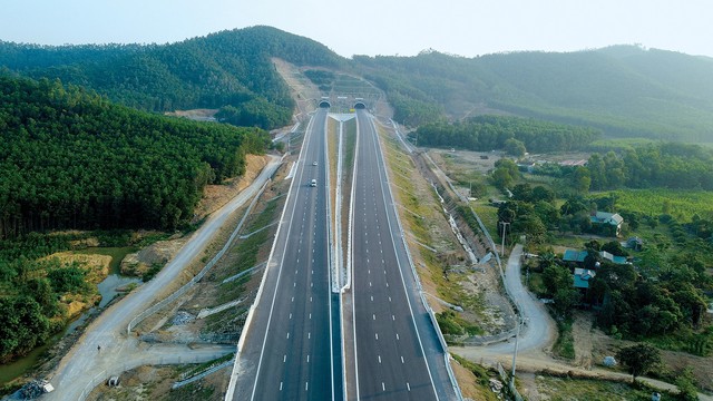 Có 17 tuyến cao tốc được Bộ GTVT yêu cầu khắc phục bất cập về tổ chức giao thông gồm: Cao tốc TPHCM - Trung Lương, Hà Nội - Thái Nguyên, Cầu Giẽ - Ninh Bình, Hà Nội - Lào Cai, Đà Nẵng - Quảng Ngãi, TPHCM - Long Thành - Dầu Giây...