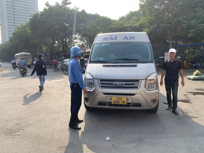 Xe khách Hải An chạy trá hình tuyến Hà Nội - Hải Phòng bị thanh tra giao thông Hà Nội kiểm tra, xử phạt tại địa chỉ số, đường Mỹ Đình.