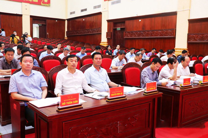 Chủ tịch Ủy ban MTTQ tỉnh Nguyễn Đình Lợi cùng các đại biểu tham dự Hội nghị.