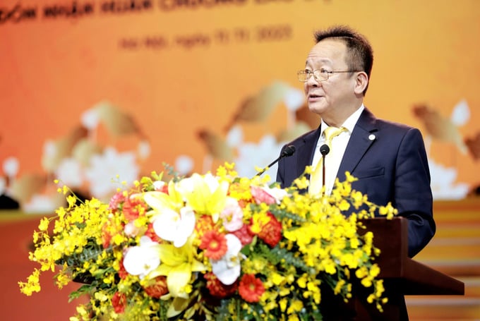  Ông Đỗ Quang Hiển – Chủ tịch HĐQT SHB hiệu triệu toàn thể CBNV SHB cùng “Đoàn kết – Quyết Tâm – Tiến lên” để thực hiện thành công các mục tiêu, tầm nhìn đã đề ra