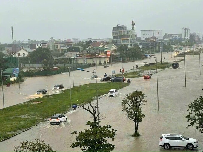 Tuyến đường 72m đoạn qua xã Nghi Phú (TP Vinh) bị ngập như sông