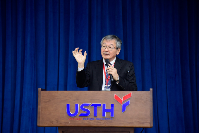 GS. Kazunari Domen phát biểu tại Hội nghị Hóa học quốc tế ICCS 2022 diễn ra từ ngày 8-11/12/2022 tại trường Đại học Khoa học và Công nghệ Hà Nội (Ảnh: TL)
