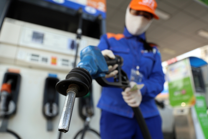 Chính phủ cũng đã sửa đổi, bổ sung quy định về công thức giá cơ sở mặt hàng xăng dầu
