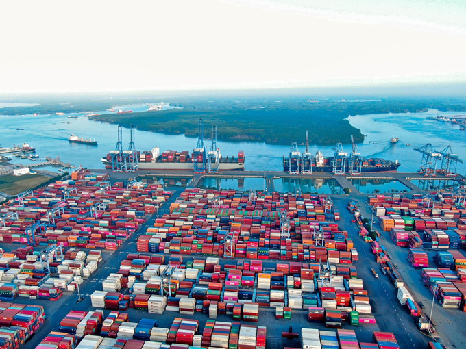 Thành phố Hải Phòng sở hữu 52 bến cảng, chiếm 17% tổng số bến cảng trên toàn quốc