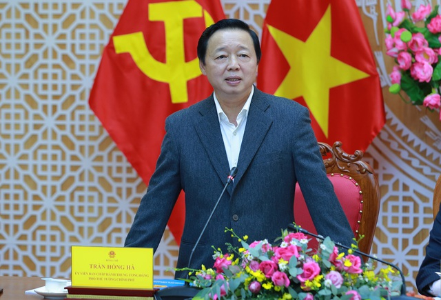 Phó Thủ tướng Trần Hồng Hà đánh giá cao sự chủ động của tỉnh Lâm Đồng, sự vào cuộc của các bộ, ngành để tháo gỡ khó khăn cho các dự án cao tốc trọng điểm - Ảnh: VGP/Minh Khôi