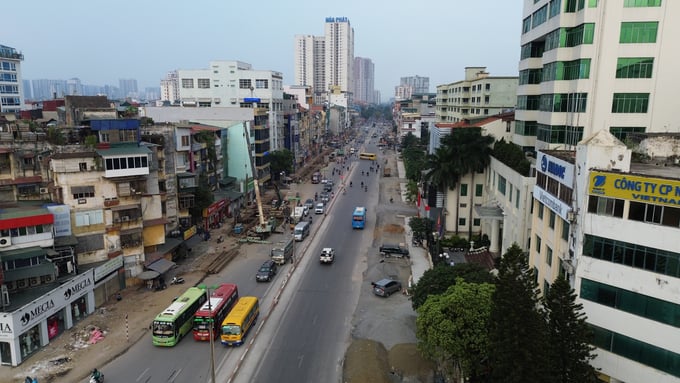 Dự án hầm chui tại nút giao đường Vành đai 2,5 với đường Giải Phóng - Kim Đồng (Hoàng Mai) đang được thi công gấp rút, nhằm cải thiện tình trạng ùn tắc tại cửa ngõ phía Nam thành phố.