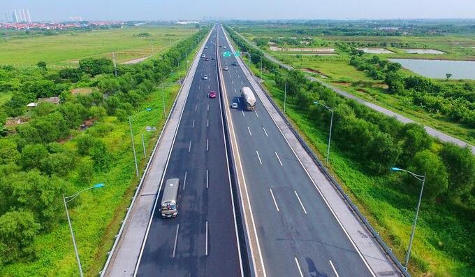 Bộ Giao thông vận tải yêu cầu các đơn vị khẩn trương rà soát yếu tố kỹ thuật đối với cao tốc phân kỳ đầu tư 4 làn xe để nâng tốc độ lên 90km/h