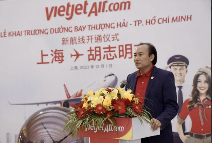 Phó Tổng giám đốc Vietjet Tô Việt Thắng phát biểu tại lễ khai trương tại sân bay Thượng Hải