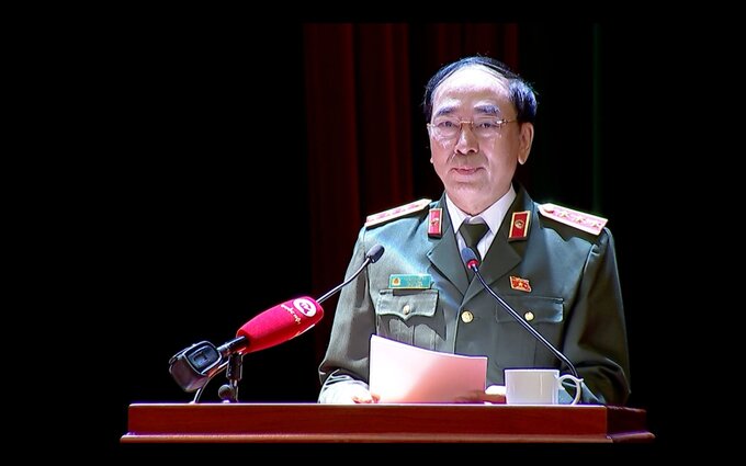 Thượng tướng Trần Quốc Tỏ, Thứ trưởng Bộ Công an phát biểu tại buổi tiếp xúc cử tri.