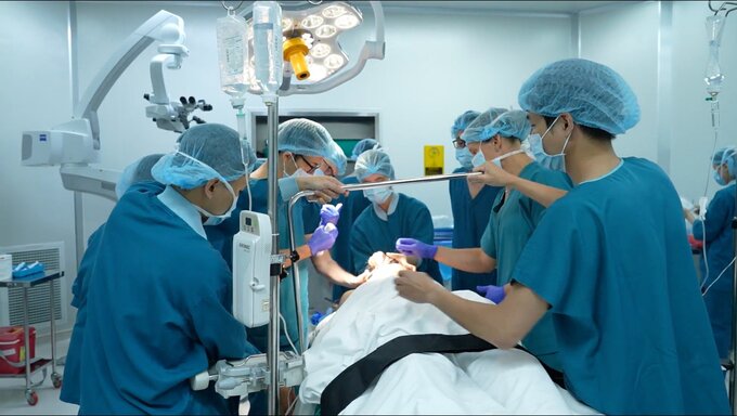 Trường hợp đầu tiên tại Việt Nam sử dụng kỹ thuật phẫu thuật sọ não trong khi người bệnh vẫn ở trạng thái tỉnh