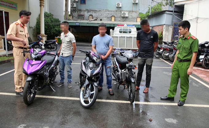 Các thanh niên có hành vi đua xe trái phép tại huyện Tân Yên, tỉnh Bắc Giang.