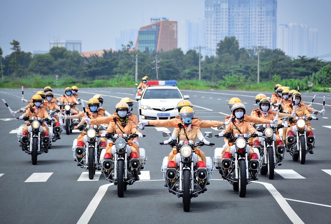Công an thành phố Hà Nội tổ chức hướng đi cho các phương tiện trong diện tạm cấm