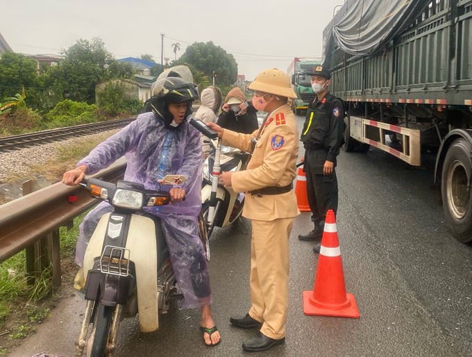 Lực lượng cảnh sát giao thông, Công an tỉnh Bắc Giang kiểm tra xử lý vi phạm điều khiển xe trong cơ thể có nồng độ cồn, ma túy.