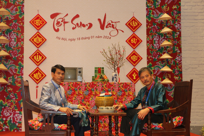 Ông Hồ Khắc Hùng (phải) và ông Nguyễn Đình Chiến, thành viên ban quản trị