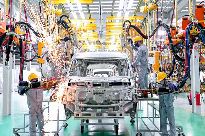 Trong lĩnh vực Ô tô: THACO AUTO dẫn đầu vị thế trên thị trường ô tô trong nước với hơn 36% thị phần; xuất khẩu 2.600 xe