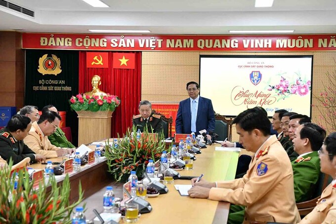 Thủ tướng Chính phủ Phạm Minh Chính phát biểu trong buổi thăm, chúc Tết Cục CSGT - Bộ Công an. Ảnh: V.Tuân