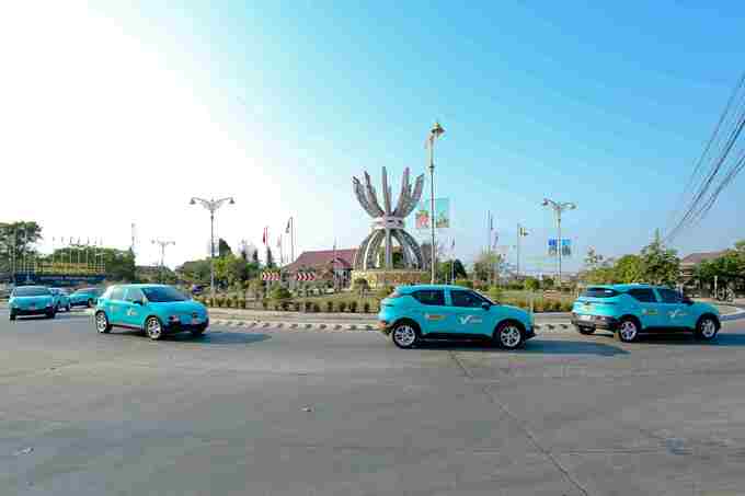 Sau khi ra mắt tại Thủ đô Vientiane và thị trấn du lịch Vangvieng, Xanh SM Lào chính thức mở rộng dịch vụ taxi thuần điện tại tỉnh Savannakhet vào ngày 1/3/2024