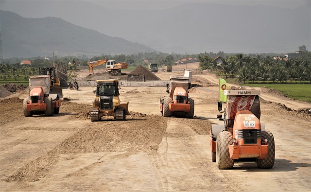 Các đơn vị đều quyết tâm hoàn thành cao tốc Vân Phong - Nha Trang sớm nhất trong 12 dự án cao tốc thành phần (giai đoạn 2021 - 2025).