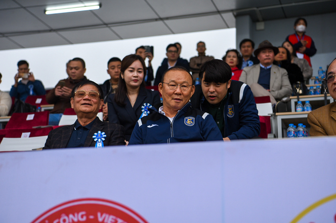 Ông Park Hang Seo có mặt tại sân vận động thành phố Từ Sơn (Bắc Ninh) để tham dự lễ khai mạc và xem các trận đấu của giải giao hữu trong vai trò là cố vấn của đội bóng mới thành lập - Bắc Ninh FC.