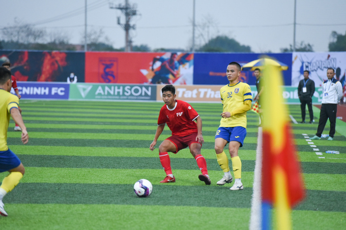 Tận dụng tình huống dâng cao của đội Trẻ PVF, Bắc Ninh FC đã tạo nên pha phối hợp đánh bại hoàn toàn hàng thủ Trẻ PVF.