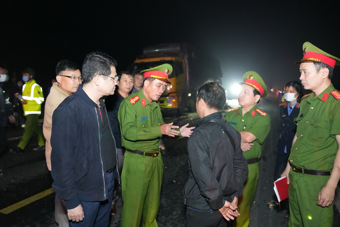Phó Chủ tịch UBND tỉnh Thừa Thiên Huế Hoàng Hải Minh trực tiếp đến hiện trường để chỉ đạo ngay trong đêm.