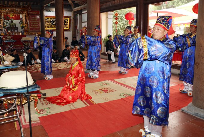 Ngày 13/3, (tức 4/2 âm lịch), tại đình Phú Lộc, khu Nghi Khúc, phường An Bình (thị xã Thuận Thành, tỉnh Bắc Ninh) tổ chức “Dâng lễ xôi - gà” để nhập đình cho các cụ từ 49 lên 50 tuổi.