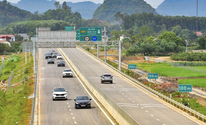 Bộ GTVT vừa có văn bản gửi UBND các tỉnh, thành phố và Ủy ban Quản lý vốn Nhà nước tại doanh nghiệp đề nghị triển khai đầu tư xây dựng đồng bộ hệ thống giao thông thông minh (ITS) trên các tuyến đường bộ cao tốc