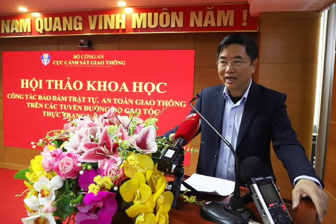 Ông Nguyễn Mạnh Thắng - Phó Cục trưởng Cục Đường bộ Việt Nam cho biết, khi có quy chuẩn về đường cao tốc, đầu tư cao tốc phải tối thiểu phải 4 làn xe