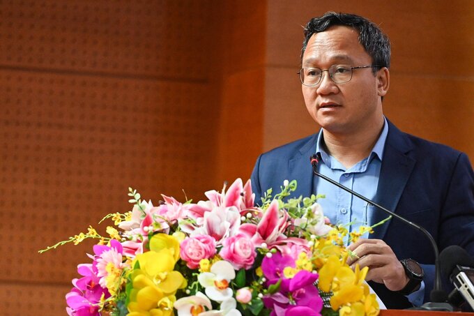 Ông Khuất Việt Hùng - Phó Chủ tịch chuyên trách Ủy ban ATGT Quốc gia phát biểu tại hội thảo