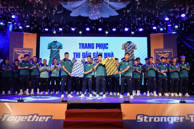 CLB Bắc Ninh FC ra mắt áo đấu.
