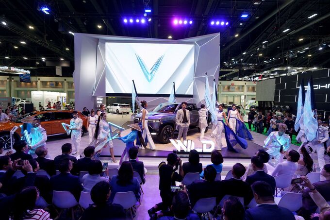 VinFast Auto đã giới thiệu các giải pháp di chuyển xanh đa dạng, phong phú tới thị trường xe điện hàng đầu Đông Nam Á, bao gồm ô tô điện, mẫu bán tải điện ý tưởng VF Wild và xe máy điện tại BIMS 2024