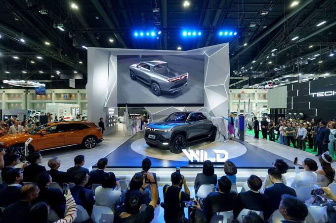 VinFast trưng bày dải sản phẩm với 8 mẫu ô tô điện tại triển lãm ô tô BIMS 2024