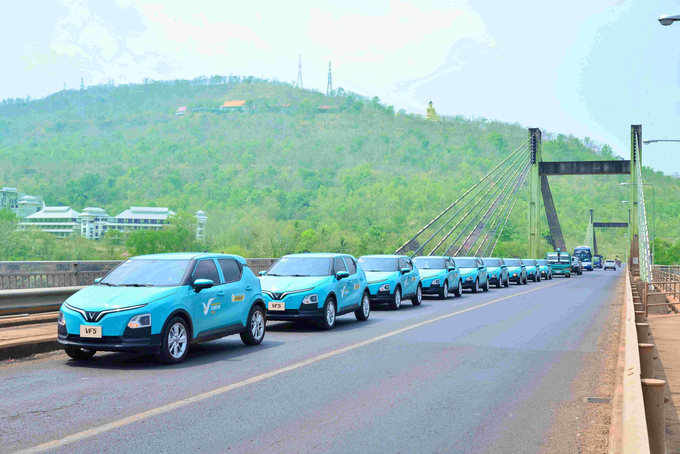 Taxi điện VinFast phục vụ dân địa phương và khách du lịch tại tỉnh Champasak, Lào