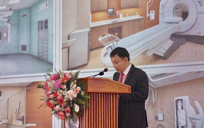 GS.TS Phạm Như Hiệp - Giám đốc Bệnh viện Trung ương Huế phát biểu tại buổi lễ.