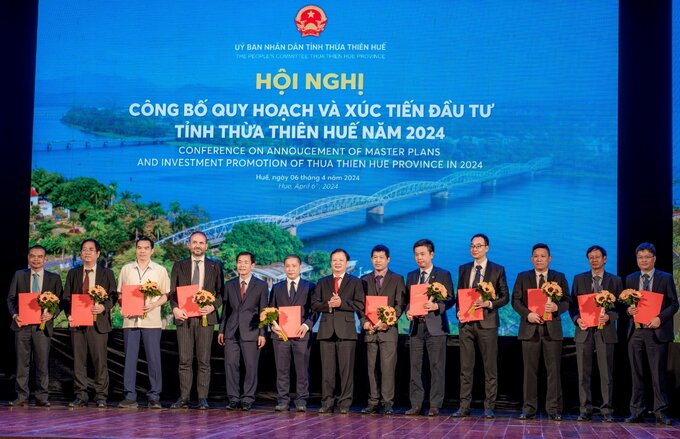 Tỉnh Thừa Thiên Huế trao giấy chứng nhận đăng ký đầu tư cho 11 dự án với tổng vốn đăng ký 9.134 tỷ đồng.