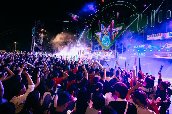Sân khấu lớn của lễ hội thể thao âm nhạc VPBank Can Tho Music Night Run 2024