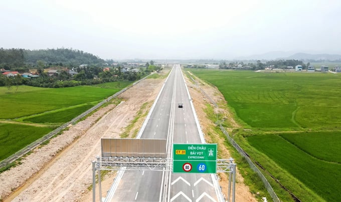 Cao tốc Diễn Châu - Bãi Vọt có quy mô nền đường rộng 17m, 4 làn xe (mỗi bên 2 làn), cho phép ôtô chạy tối đa 90 km/h, tối thiểu 60 km/h