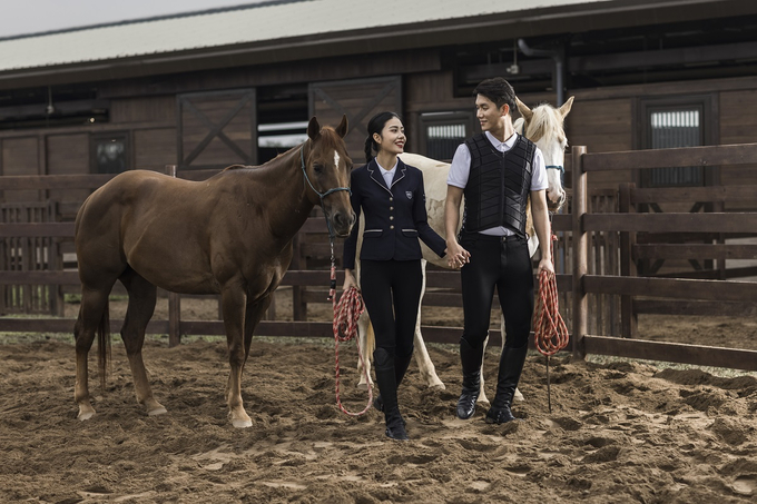 Cư dân “đảo thượng lưu” được tận hưởng các trải nghiệm đặc quyền từ khóa học cưỡi ngựa với chuyên gia và tương tác cùng nhiều giống ngựa quý