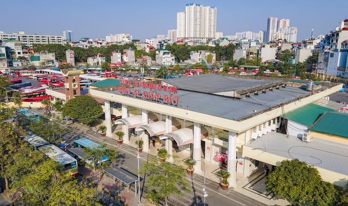 Bến xe Giáp Bát – một trong những bến xe lớn nhất của Thủ đô Hà Nội.